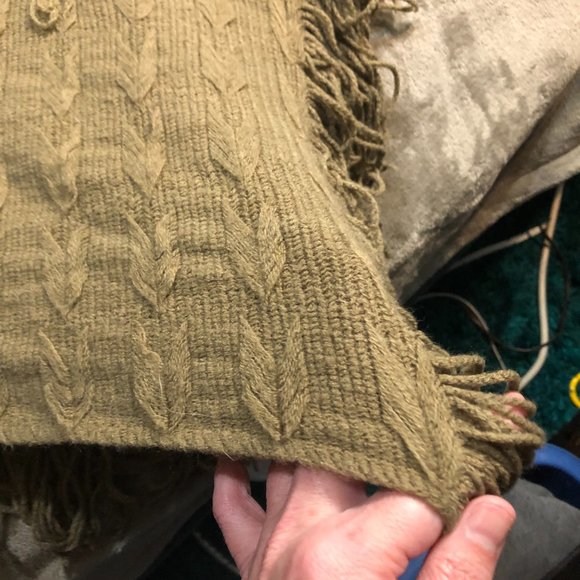 Knitted, hooded ponch - Picture 8 of 11